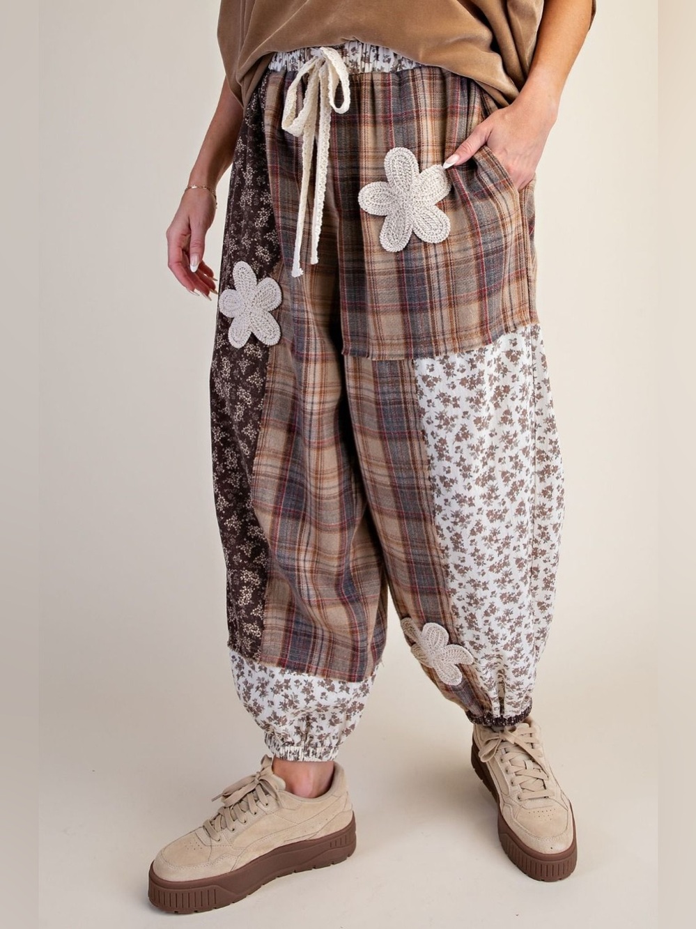 New 🔥Easel Boho Patchwork Plaid and Floral Jogger Pants - Brown